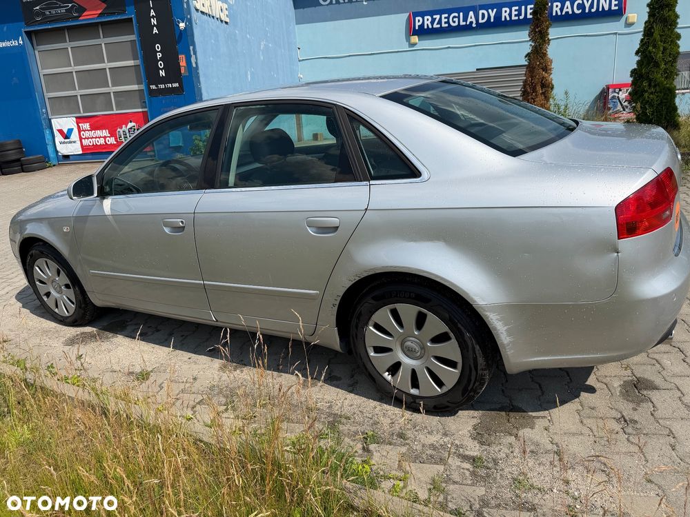 Audi A4 Limousine - 8