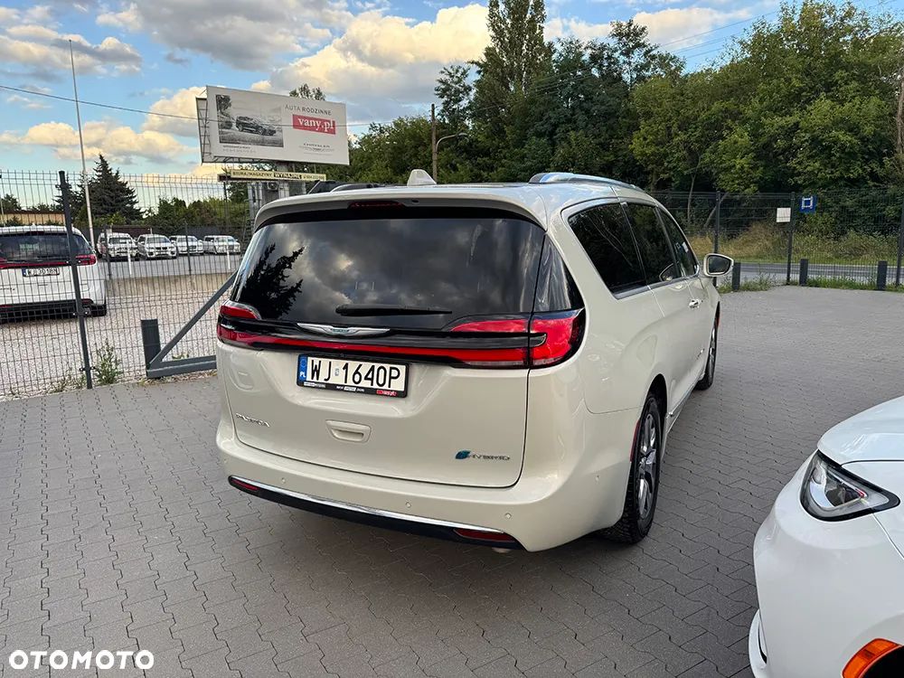 Chrysler Pacifica - 4