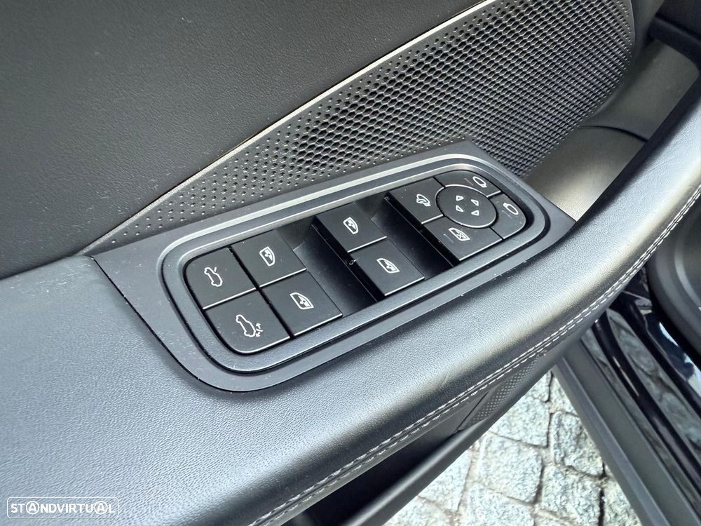 Porsche Macan Electric 4 - 24