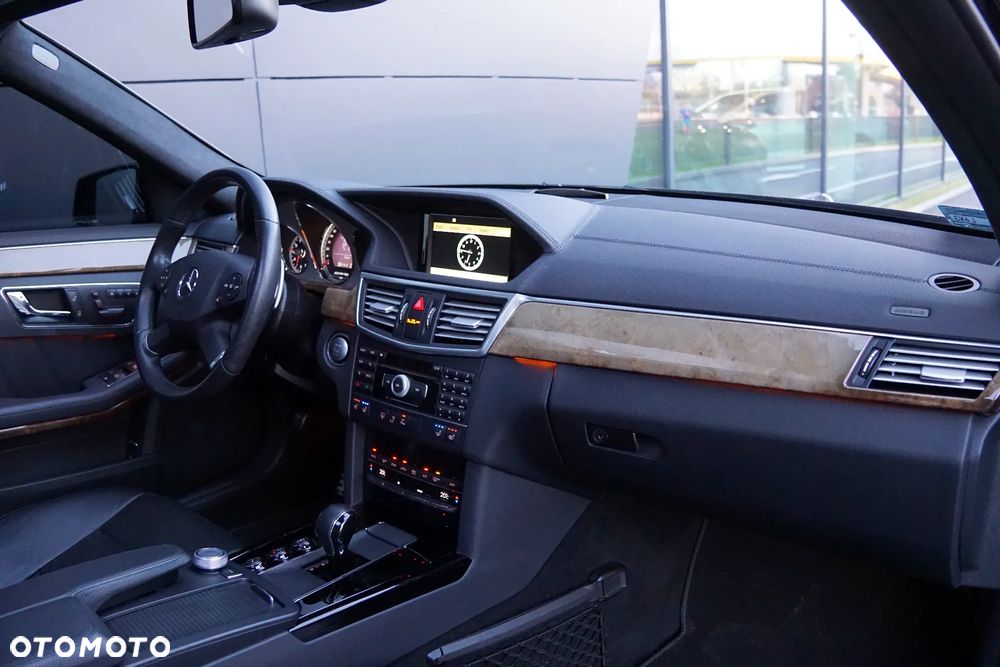 Mercedes-Benz Klasa E 63 AMG AMG Speedshift 7G-MCT - 30