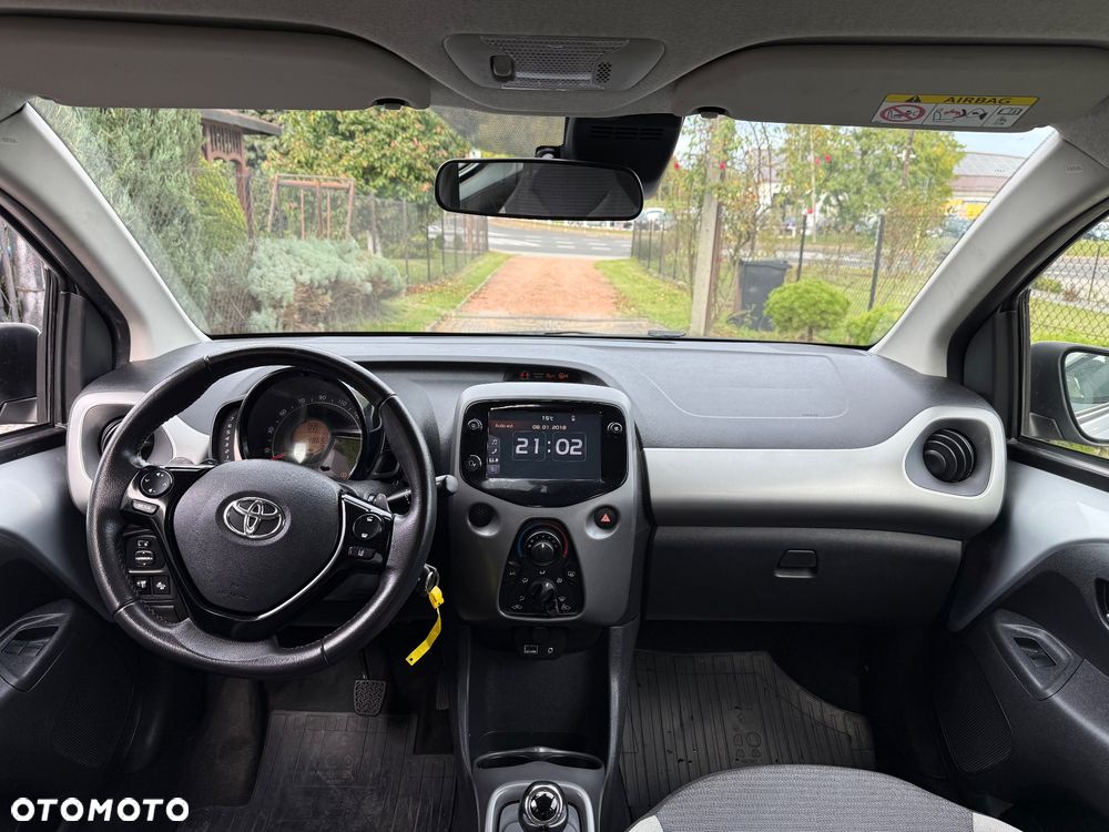 Toyota Aygo x.shift x-play connect - 8