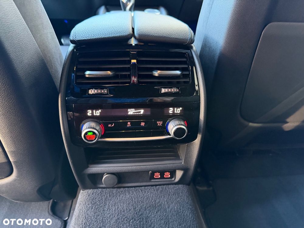 BMW Seria 5 520d xDrive Touring M Sport Edition - 27