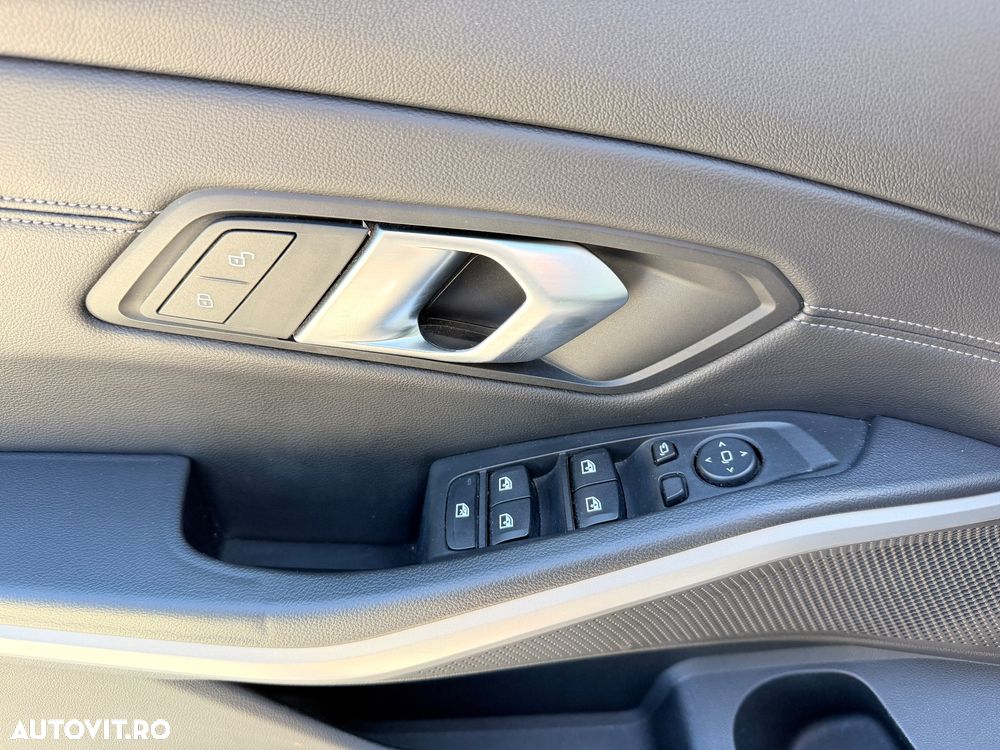 BMW Seria 3 320i AT - 35