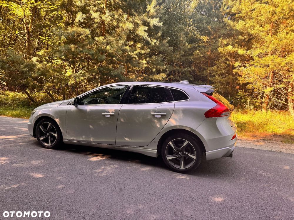 Volvo V40 T2 R-Design Momentum - 3