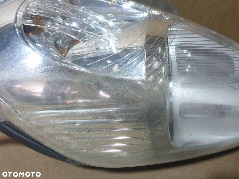 Fiat Grande Punto III Reflektor Lewy 89101387 - 3
