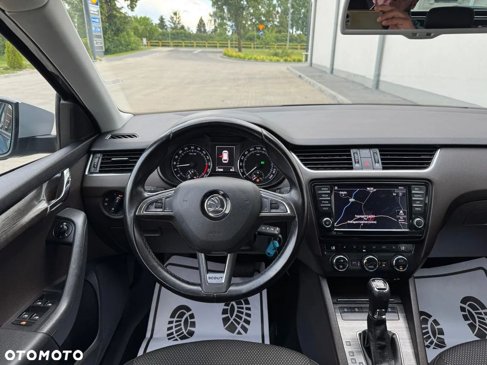 Skoda Octavia Scout 2.0 TDI 4x4 DSG - 32
