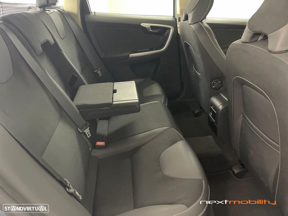 Volvo XC 60 2.0 D3 Drive Momentum - 17