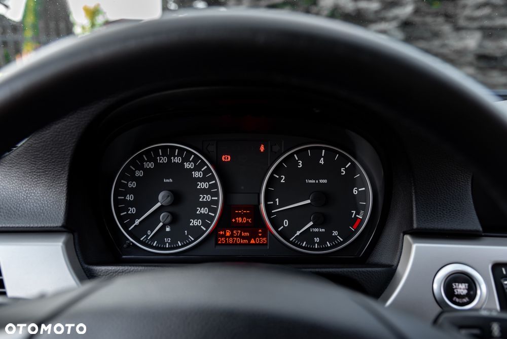 BMW Seria 3 325i - 28