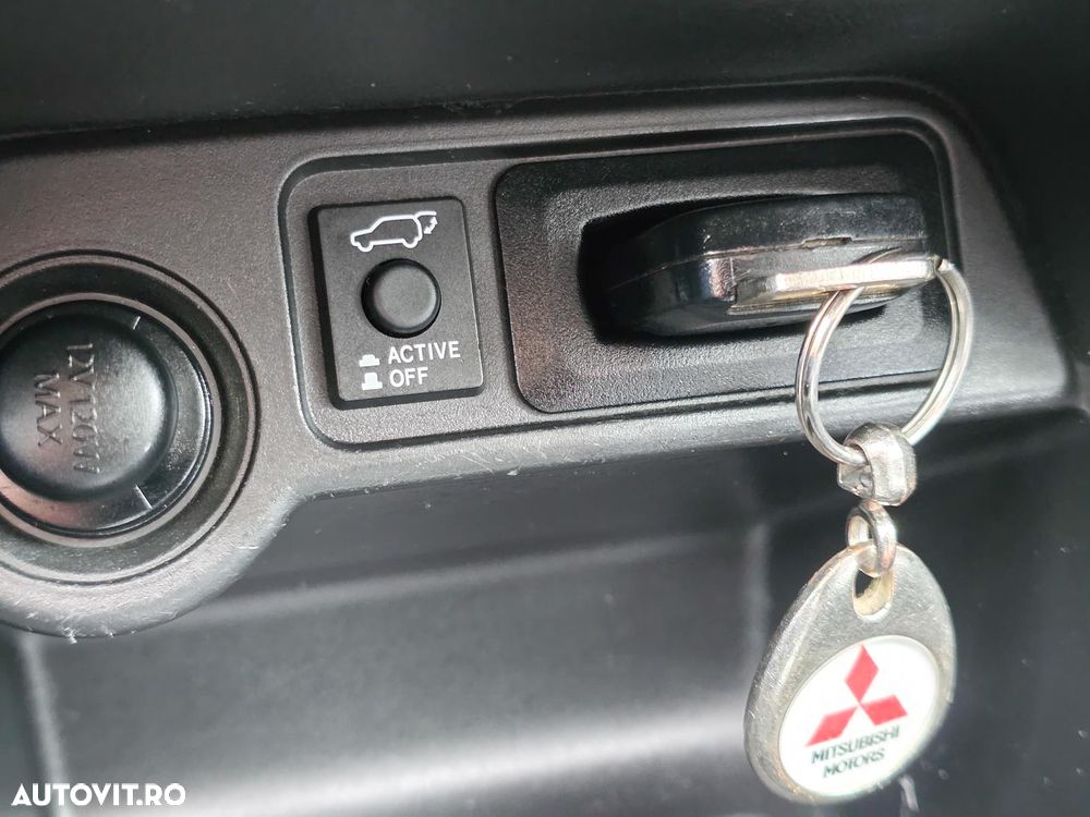 Mitsubishi Outlander 2.0 4WD Plus - 40