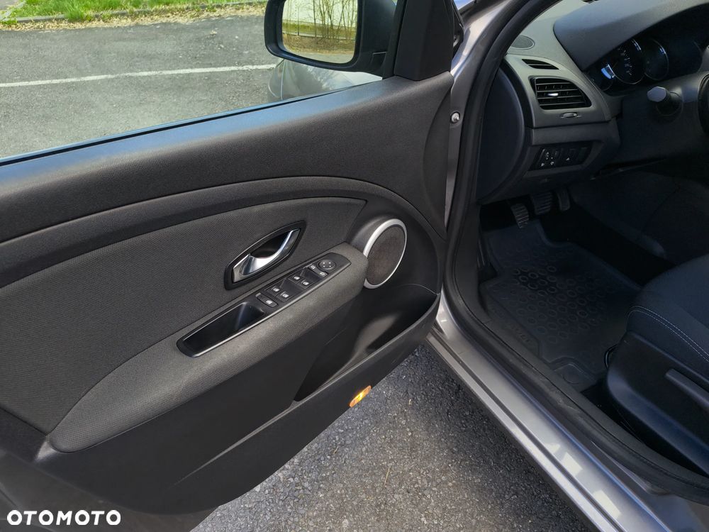 Renault Fluence 1.6 16V Color Edition - 32