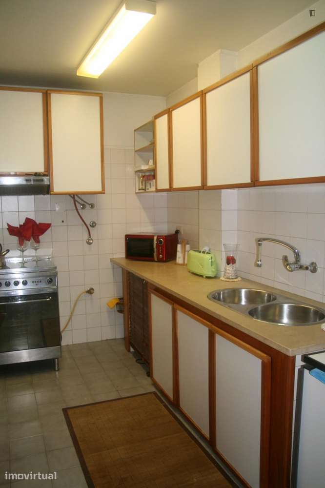 Quarto - localizado em Campanhã Porto - Grande imagem: 3/8