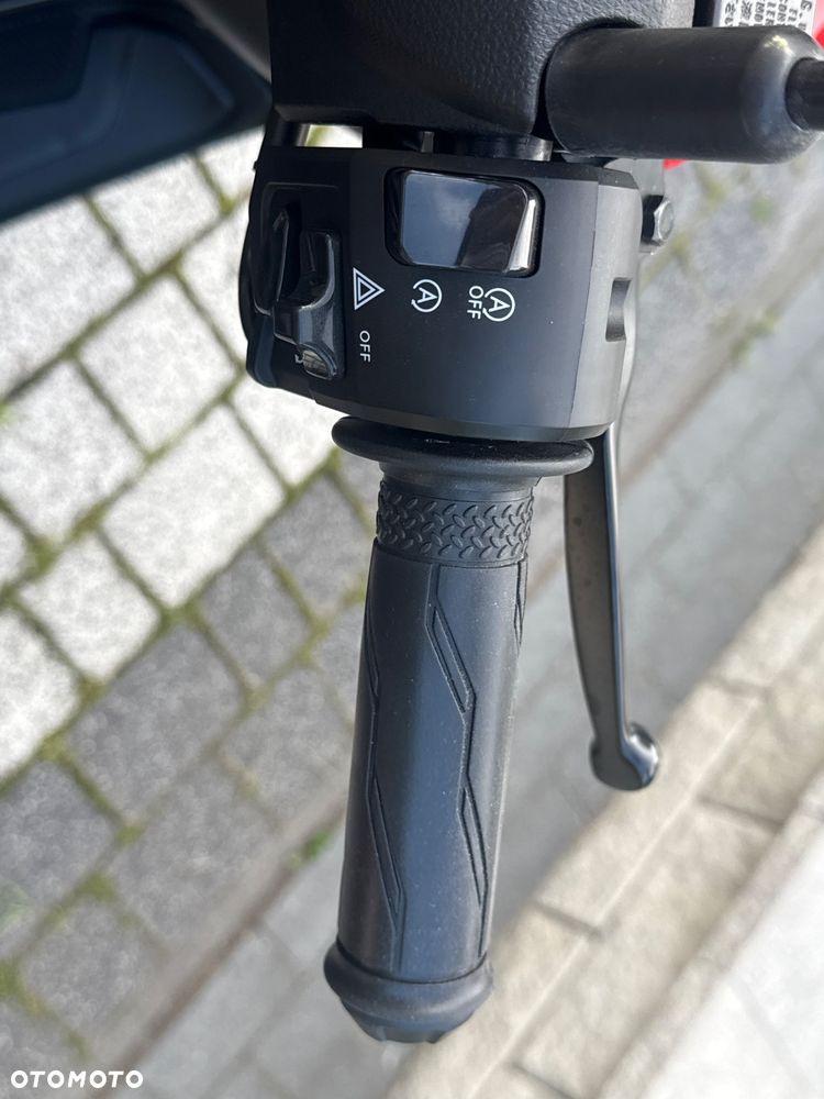 Yamaha NMAX - 10
