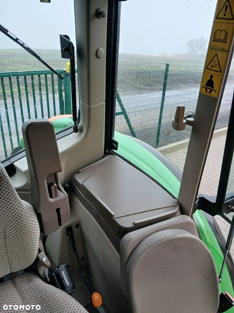 John Deere 6120M - 12