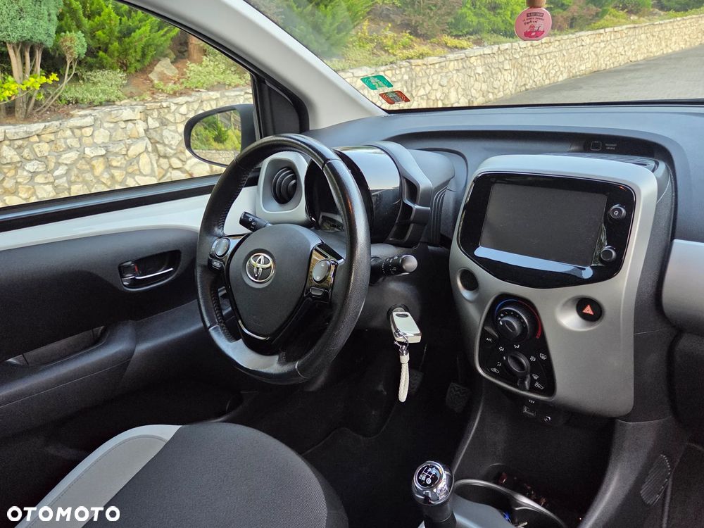 Toyota Aygo x-play touch - 20