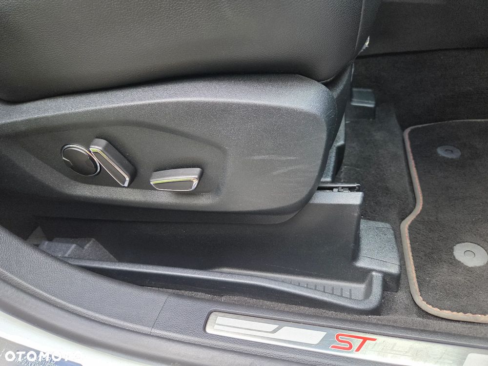 Ford S-Max - 12