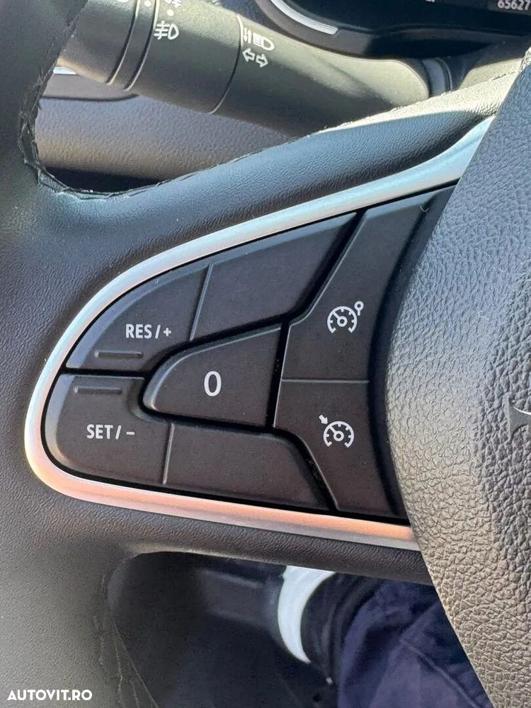 Renault Megane TCe 140 EDC GPF Intens - 25