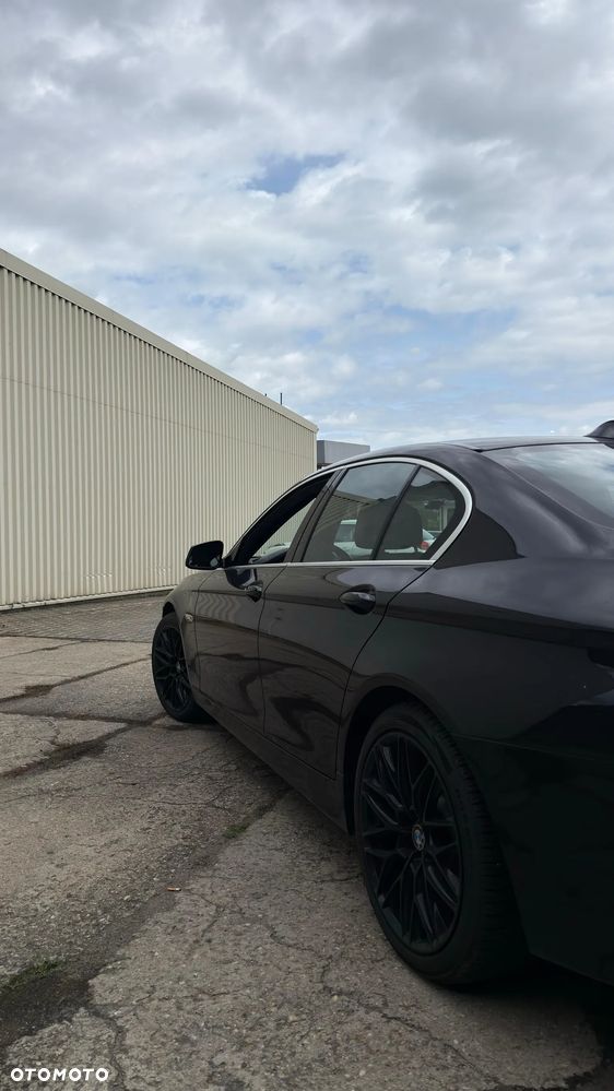 BMW Seria 5 520i - 10