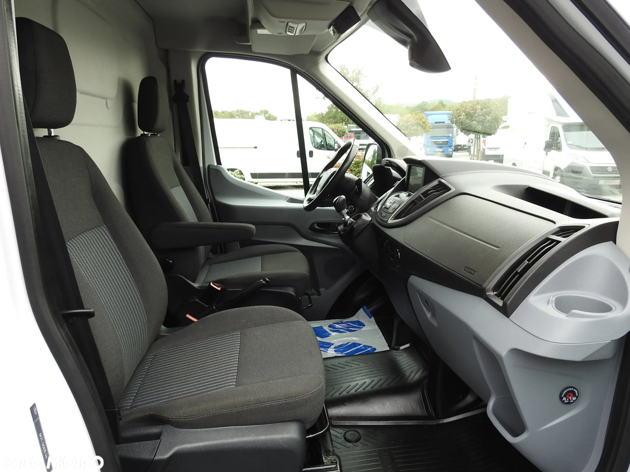Ford TRANSIT FURGON CHŁODNIA 0*C FUNKCJA GRZANIA ZASILANIE 230V TEMPOMAT NAWIGACJA KLIMATYZACJA LEDY 130KM [ E41585 ] - 40
