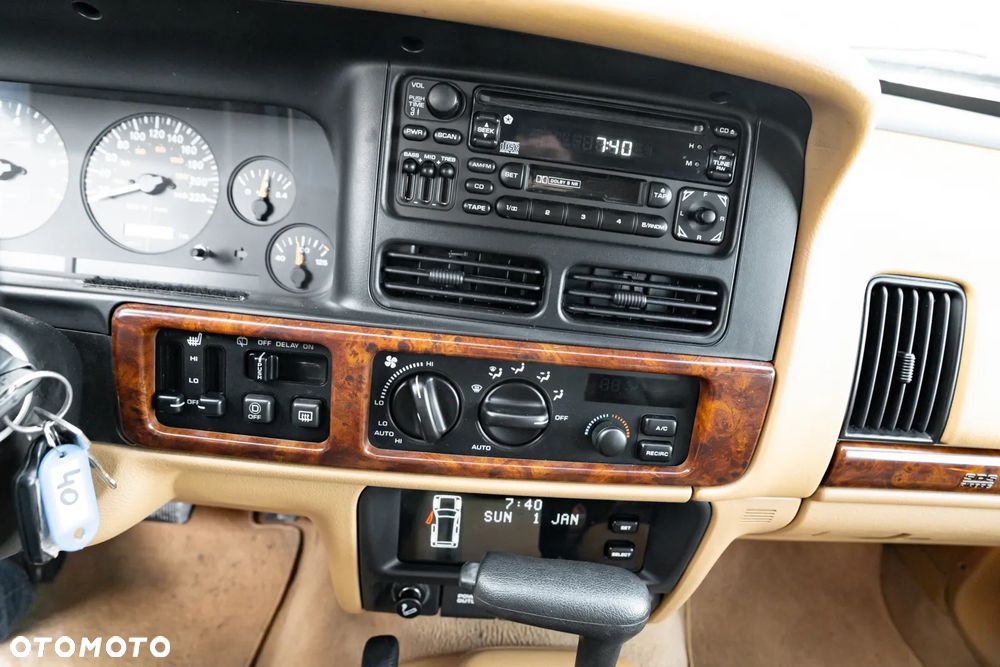 Jeep Grand Cherokee - 36