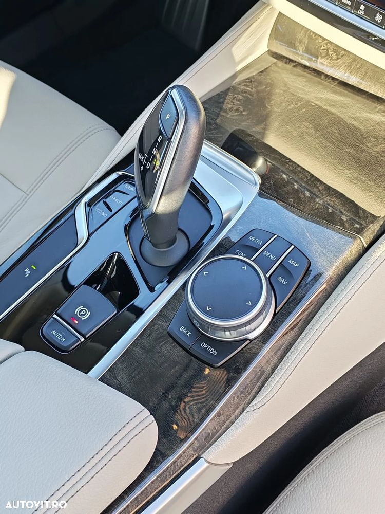 BMW Seria 5 520d Aut. Luxury Line - 18