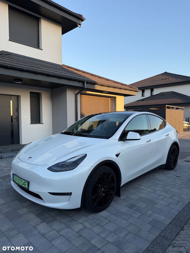 Tesla Model Y Performance AWD - 5
