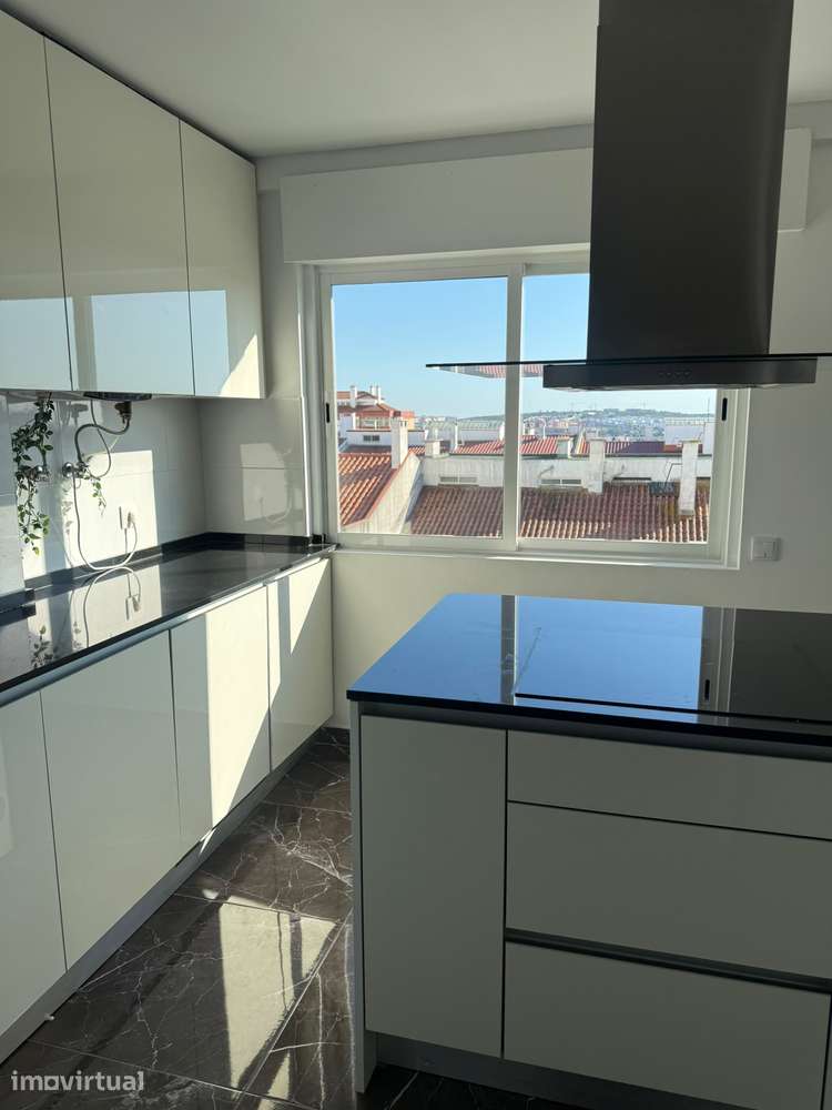 Apartamento T3 pronto a habitar, no Casal de São Brás. - Grande imagem: 2/14