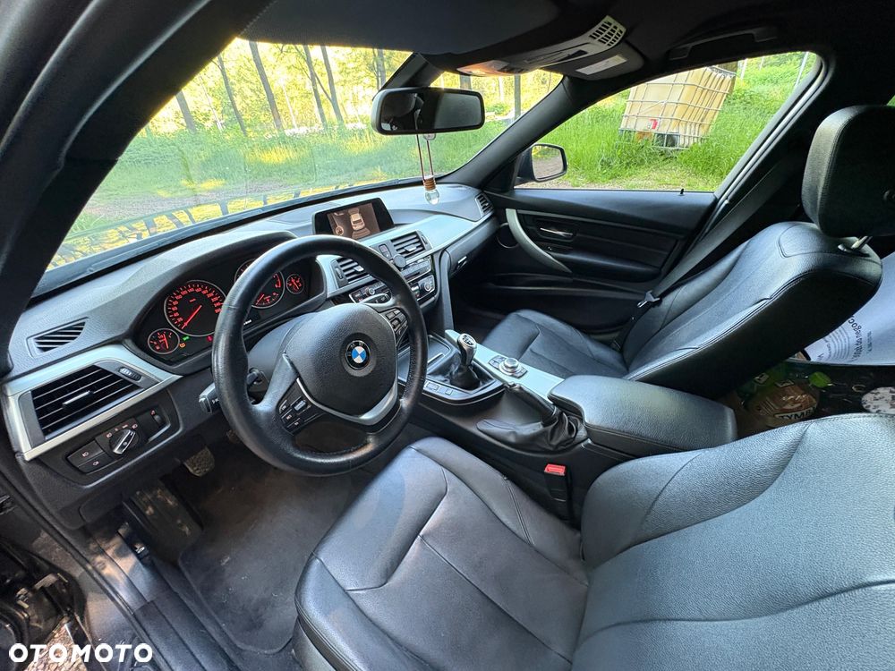 BMW Seria 3 320d - 16