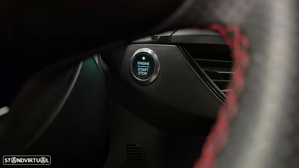 Ford Focus 1.0 EcoBoost S&S ST-LINE STYLE - 24