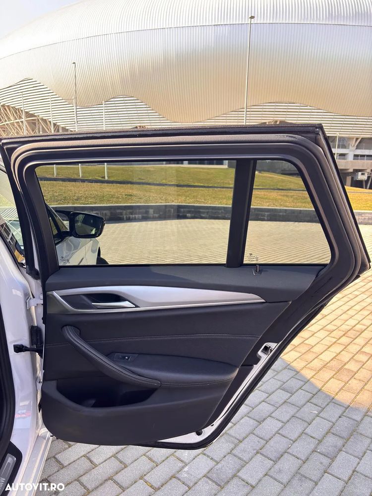 BMW Seria 5 520d Aut. Luxury Line - 11