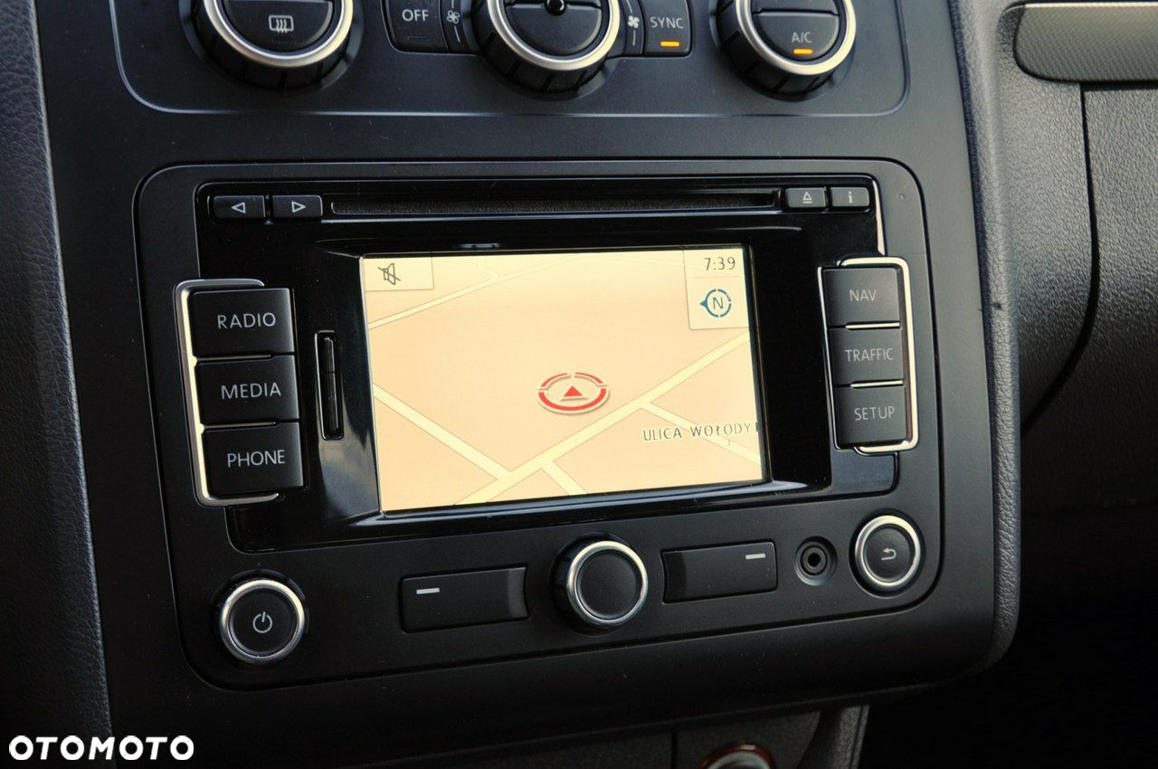 Volkswagen Touran - 32