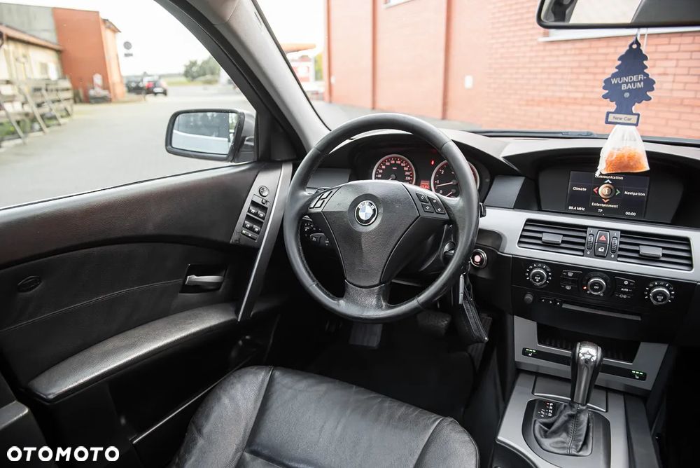 BMW Seria 5 523i Touring - 26