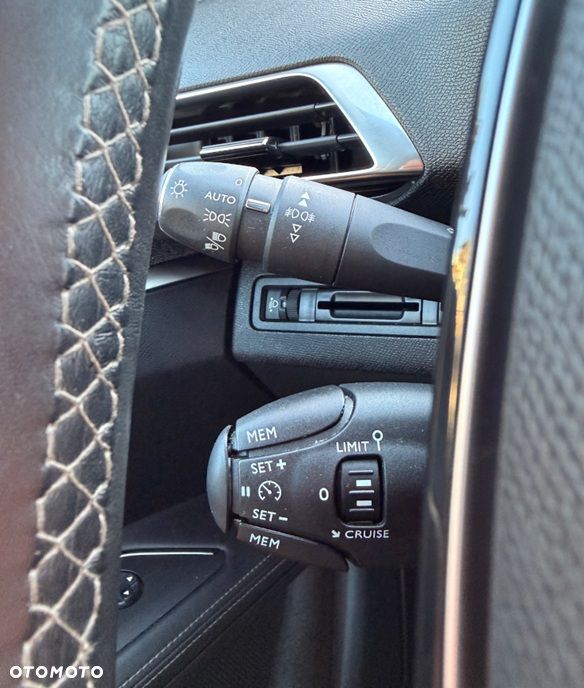 Peugeot 3008 1.2 PureTech Allure - 23