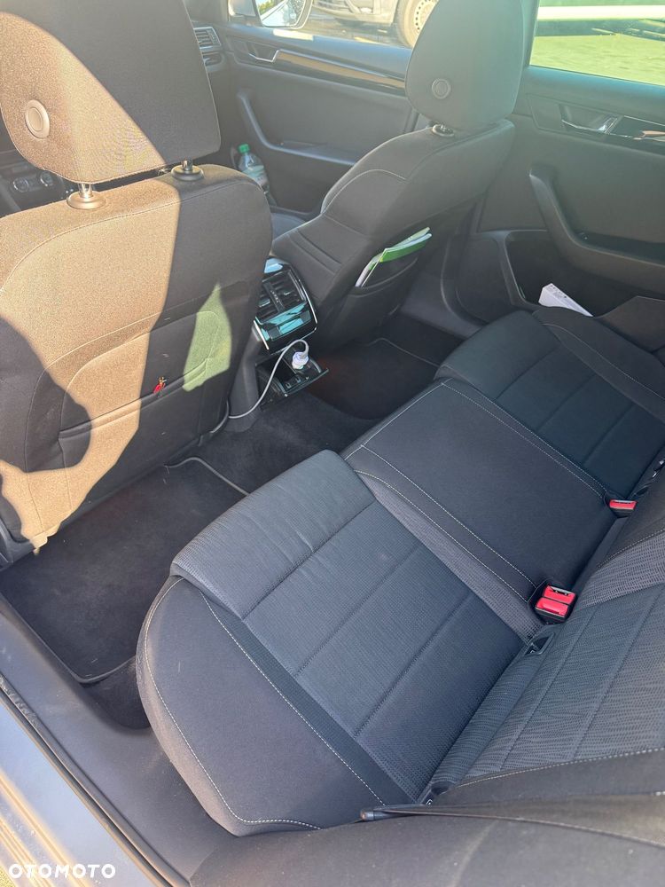 Skoda Superb 2.0 TDI 4x4 Active DSG - 9