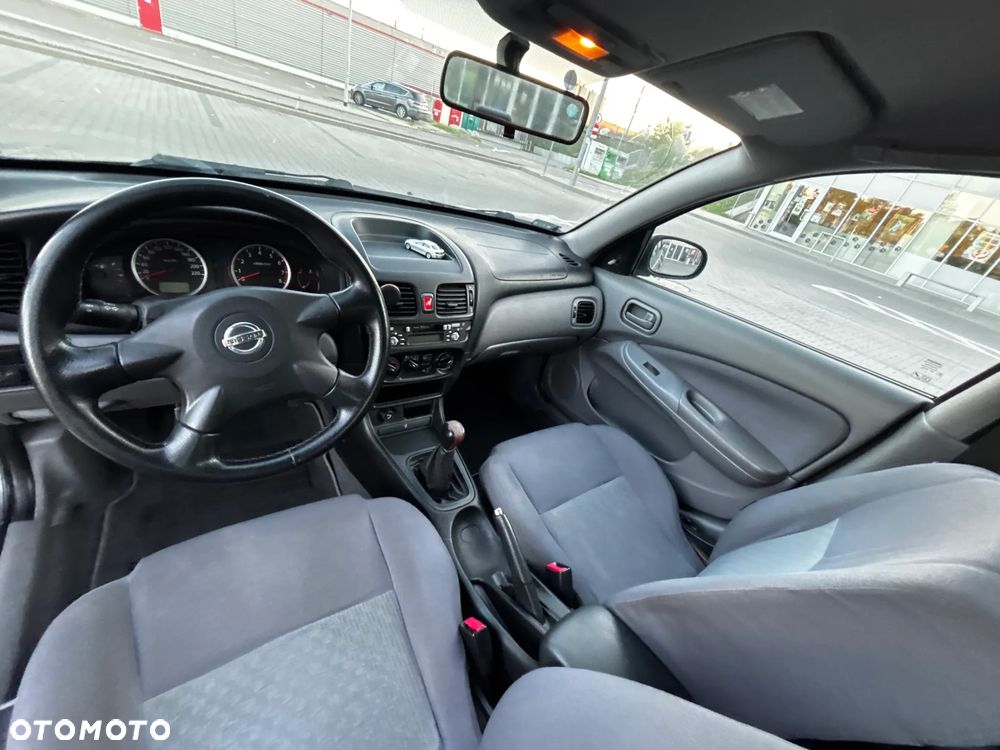 Nissan Almera 1.5 Base - 14