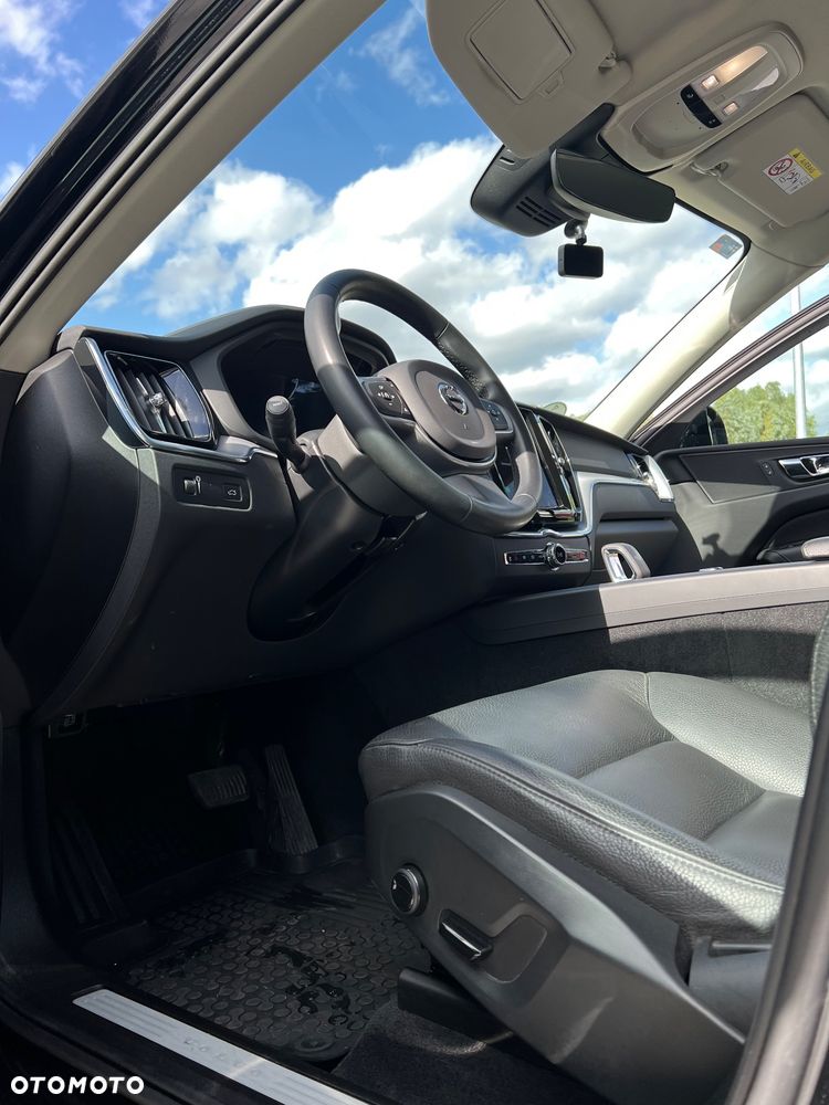Volvo XC 60 B4 D Momentum Pro - 16