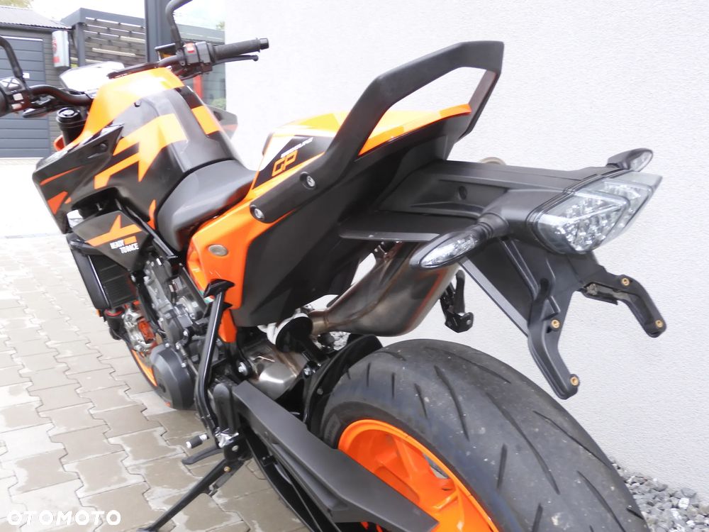 KTM DUKE 890 - 32