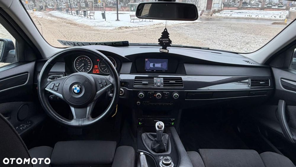 BMW Seria 5 525d - 26