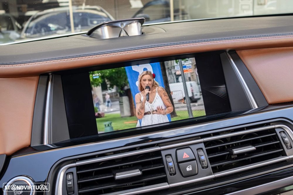 BMW 750 Li xDrive Pack M — fotografia 22