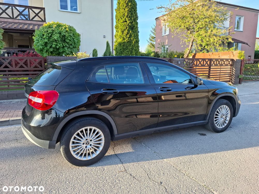 Mercedes-Benz GLA 180 - 3