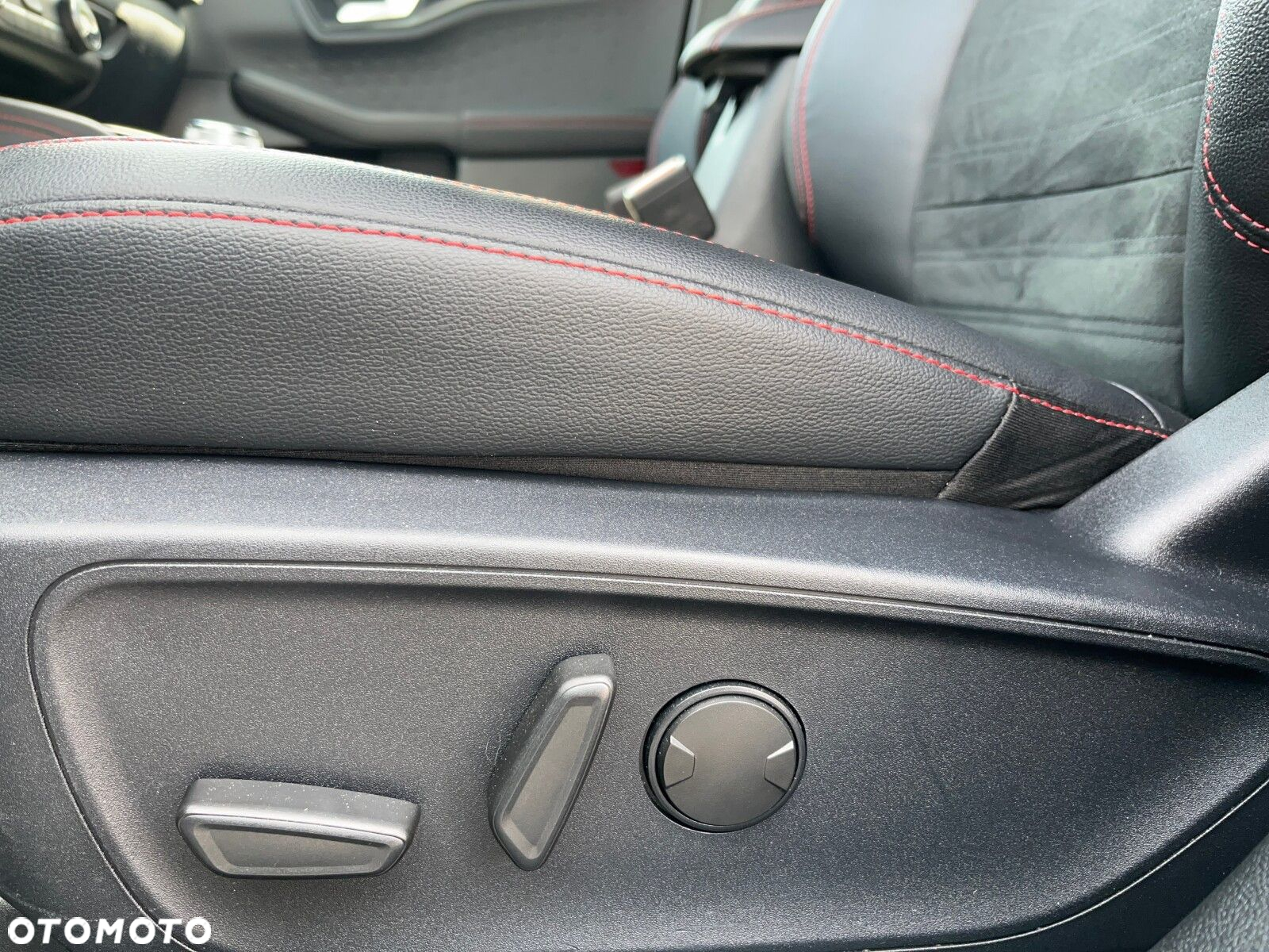 Ford Kuga - 11