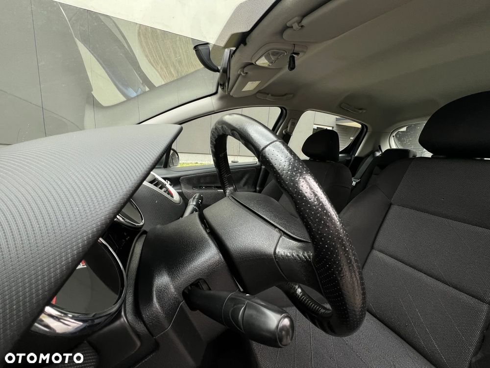 Peugeot 207 - 10