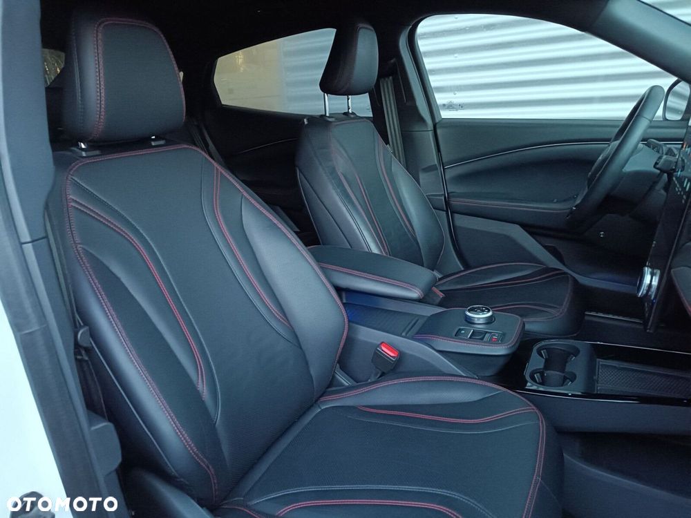 Ford Mustang Mach-E 98kWh AWD - 29