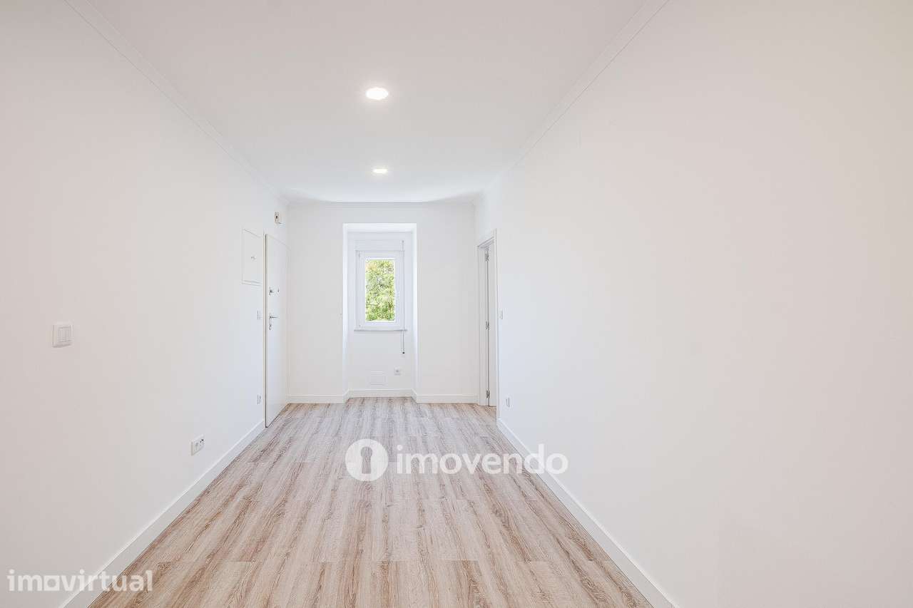 Apartamento T2 totalmente remodelado, com cozinha equipada, em Algés - Grande imagem: 3/37