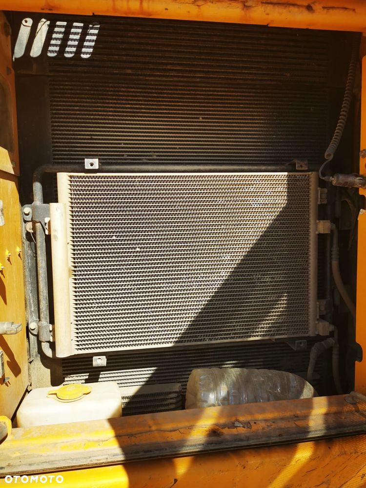 JCB 220X LC - 17