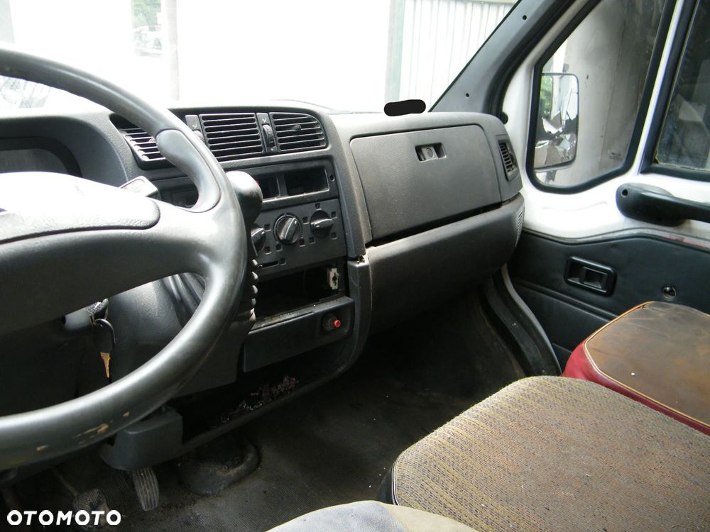 Citroen Jumper (94-02r.) 2.5D 90KM. Silnik T8A (DJ5T) Skrzynia 20KM66 . Cały na części GWARANCJA !!!!  Przód Tył Zestaw Komplet Drzwi Klapa Zderzak Błotnik Maska Grill Atrapa Szyba Pas Lampa Lusterko Boczki Fotel Kanapa Kokpit Deska Rozdzielcza Przełącznik Włącznik Sterownik Przewody Wiązka Instalacja Moduł Komputer Czujnik Listwa Pompa Alternator Wtryski Głowica Rozrusznik Kompresor Sprzęgło Dwumas Silnik Skrzynia ABS Klimatyzacji Paliwa Wspomagania Kolektor Turbina Przepustnica Zawór Chłodnica Koło Hak Belka Sanki Zawieszenie Mcpherson Półoś Amortyzator Wydech Tłumik Zacisk Most - 6