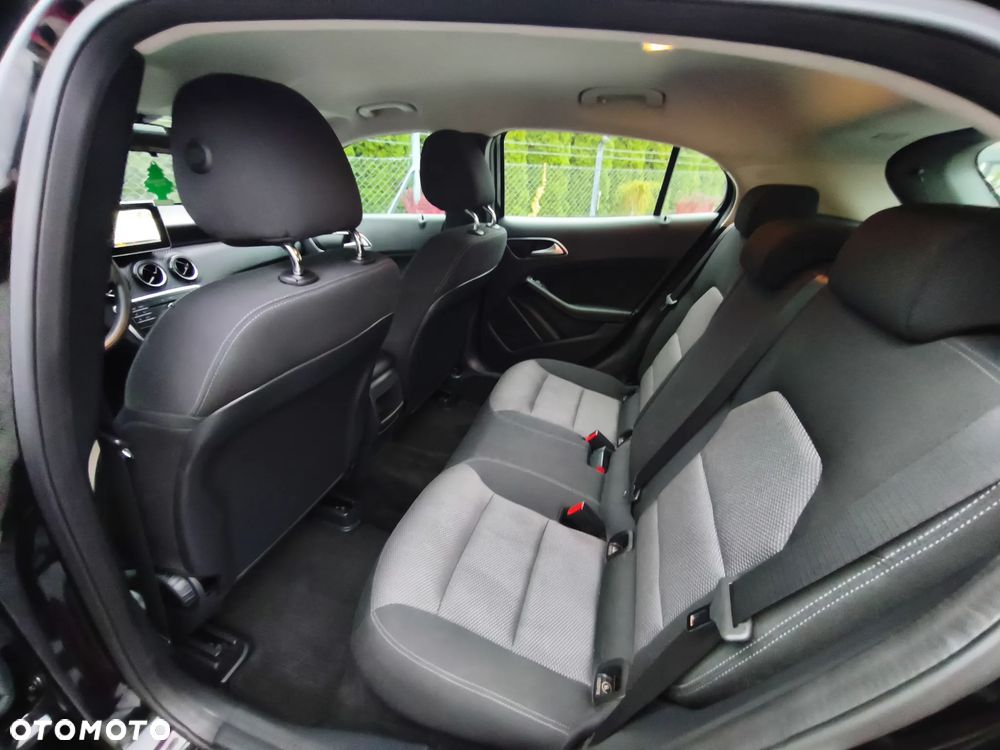 Mercedes-Benz GLA 180 Urban - 12