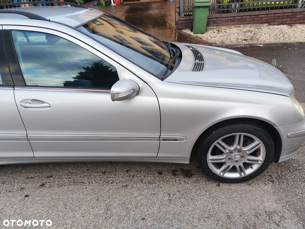 Mercedes-Benz Klasa C 320 4Matic Avantgarde Sport Edition - 29