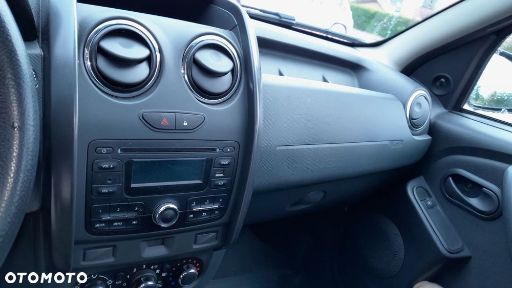Dacia Duster 1.6 SCe Laureate S&S - 11