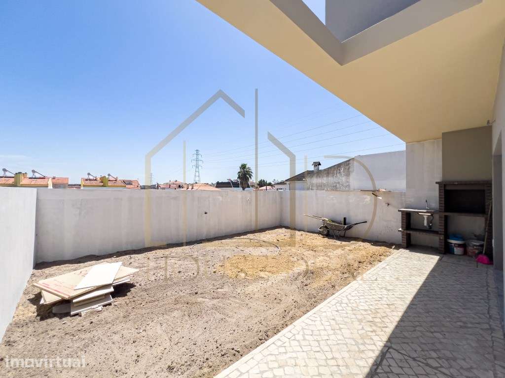 QUASE PRONTA!!! Moradia T3 com Pérgola. Fernão Ferro - Grande imagem: 4/25