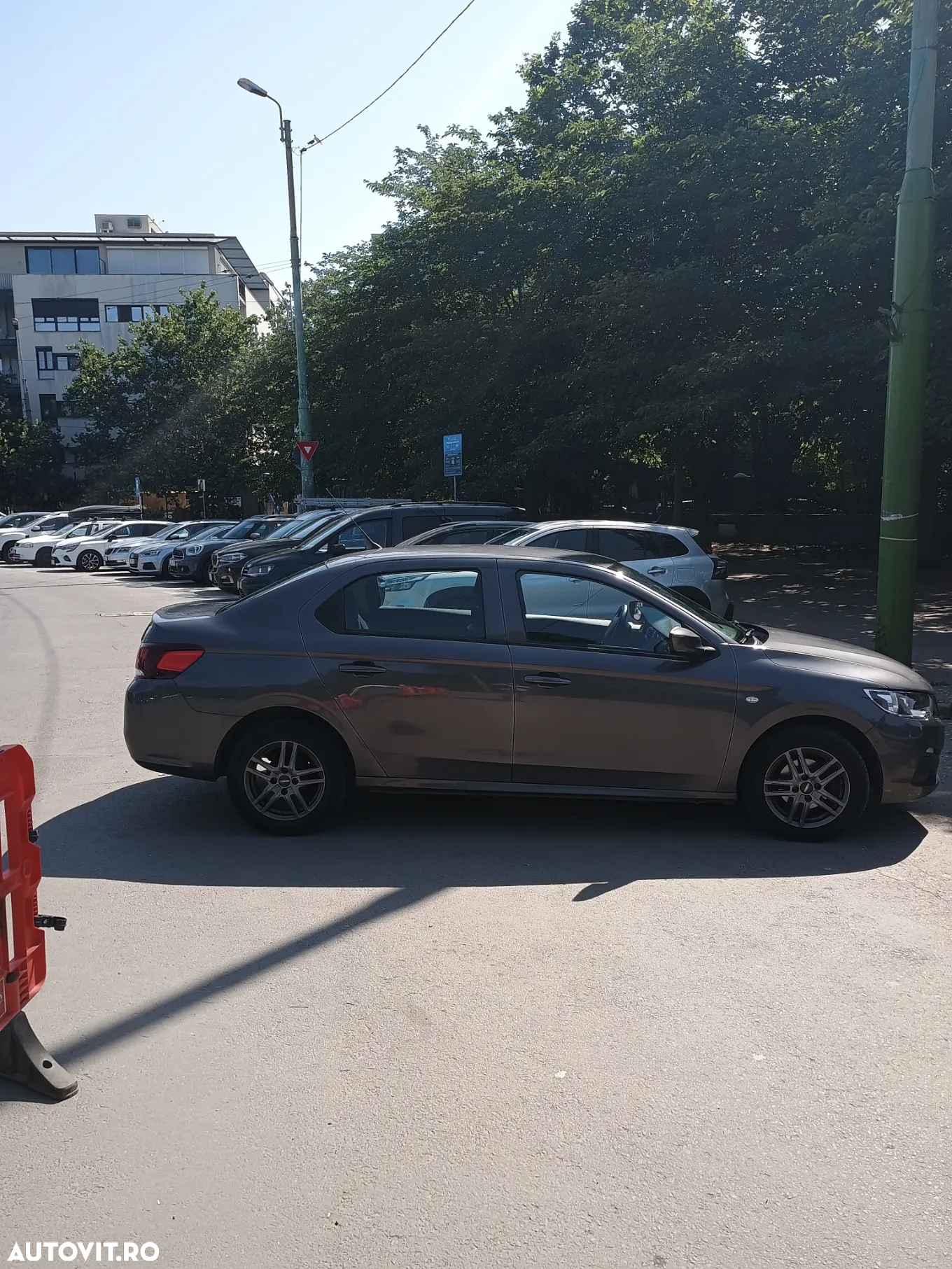 Peugeot 301 1.5 BlueHDI FAP Allure - 3